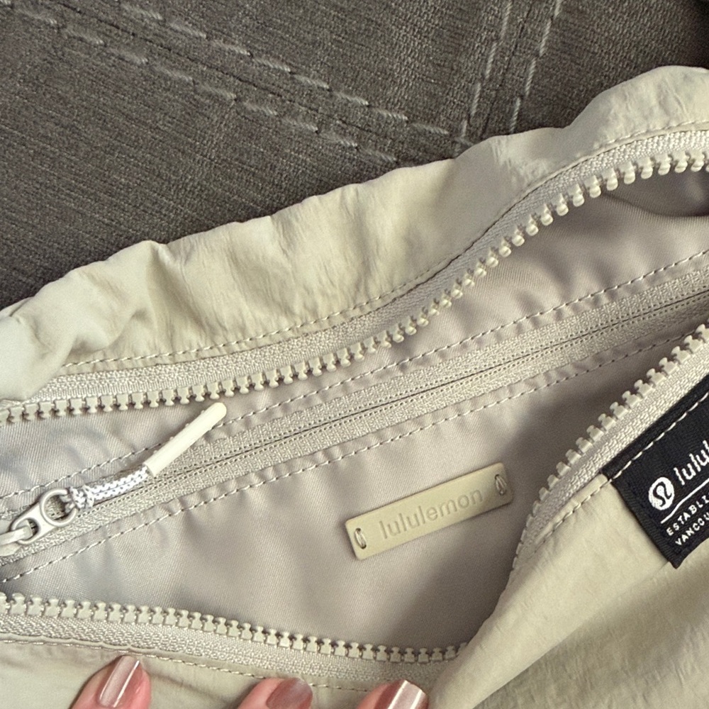 Lululemon Cream and Gray Crossbody Belt Bag - Picture 3 of 5